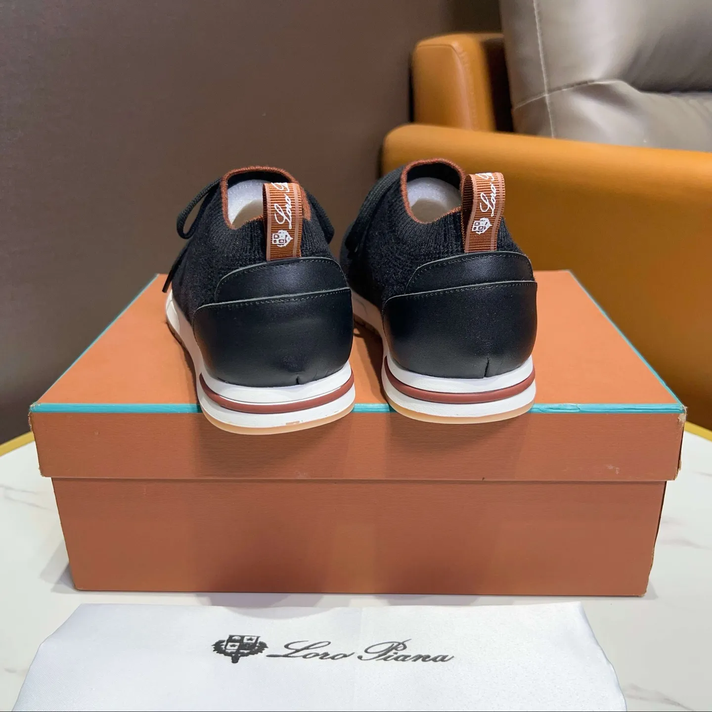 Factory price: 400💰 (loro men's shoes💰iana) New moccasin shoes official website original 1:1 mold opening, original quality💯fine workmanship, high-end luxury☘The upper is made of original waterproof treated breathable fly-woven suede🌴luxury🐂leather lining🍓rubber wear-resistant and non-slip outsole, size 38-44 (size 45 can be customized)